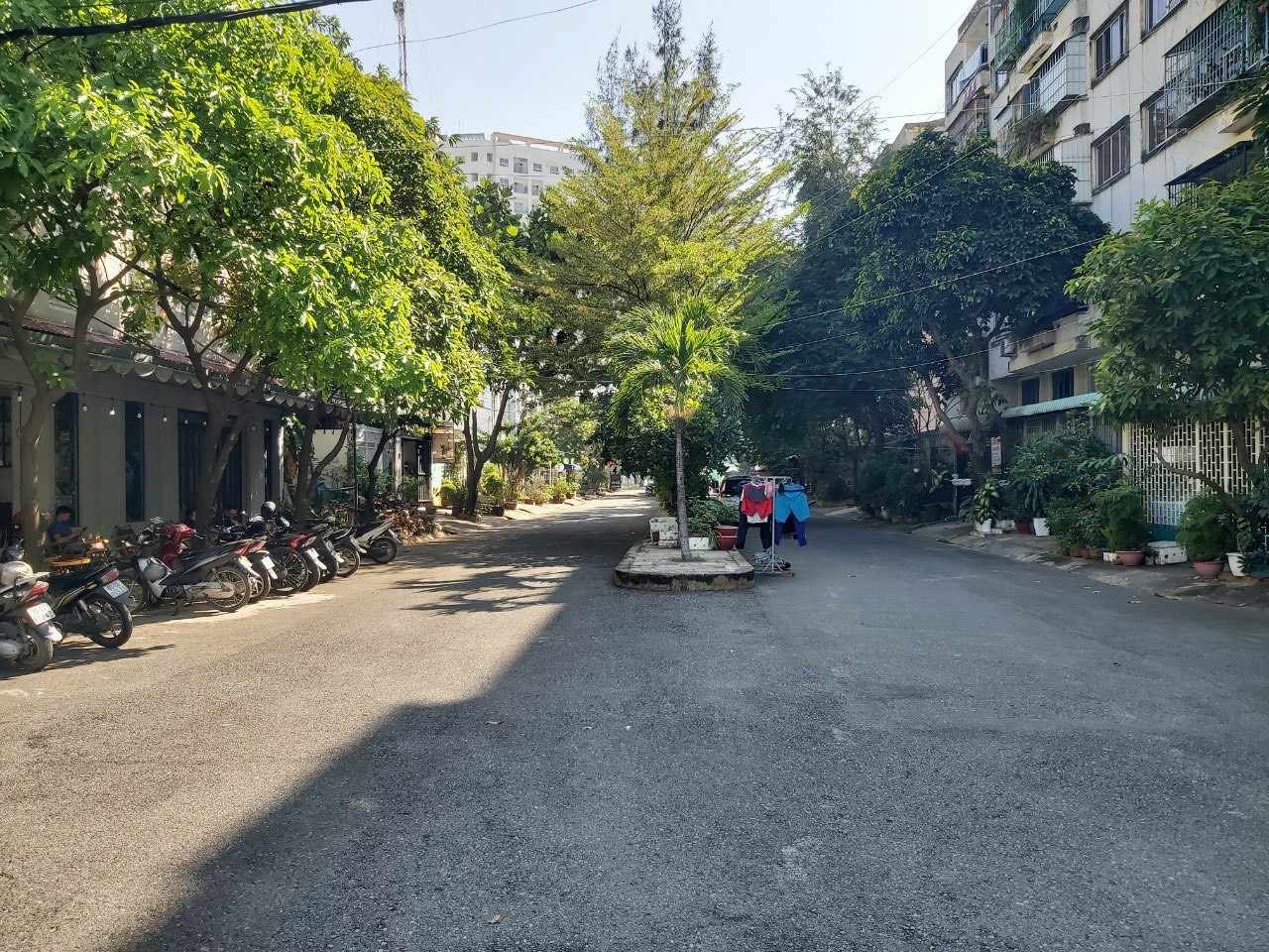 Cần bán Nhà mặt tiền đường Nguyễn Duy Trinh, Phường Bình Trưng Đông, Diện tích 100m², Giá 11 Tỷ 5