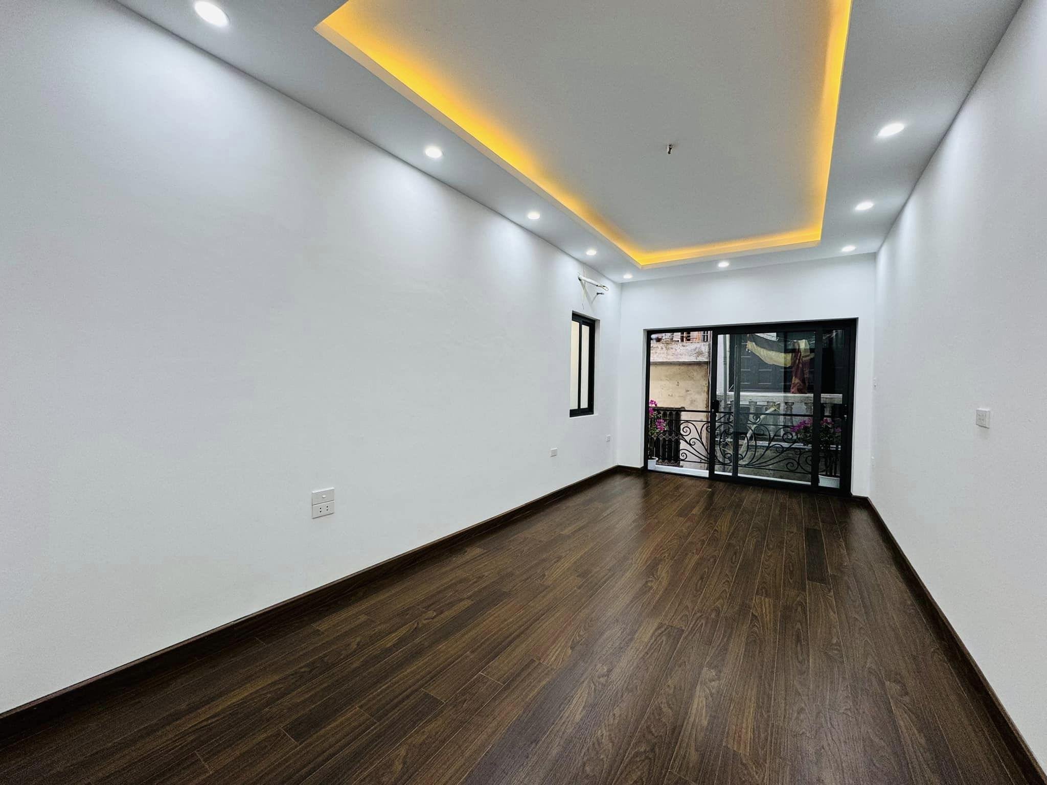 Bán nhà 38m², 5 tầng, 3PN, Hồng Tiến Kéo Dài, Long Biên, 5.5 tỷ, sổ đỏ 5