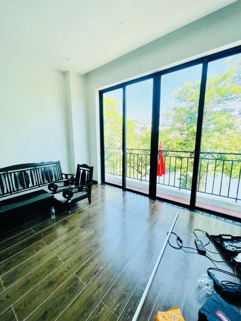 Siêu phẩm lô góc mặt phố Long Biên, 102m x 7 tầng, mặt tiền 5.8m, view hồ, ôtô tránh, kinh doanh 4