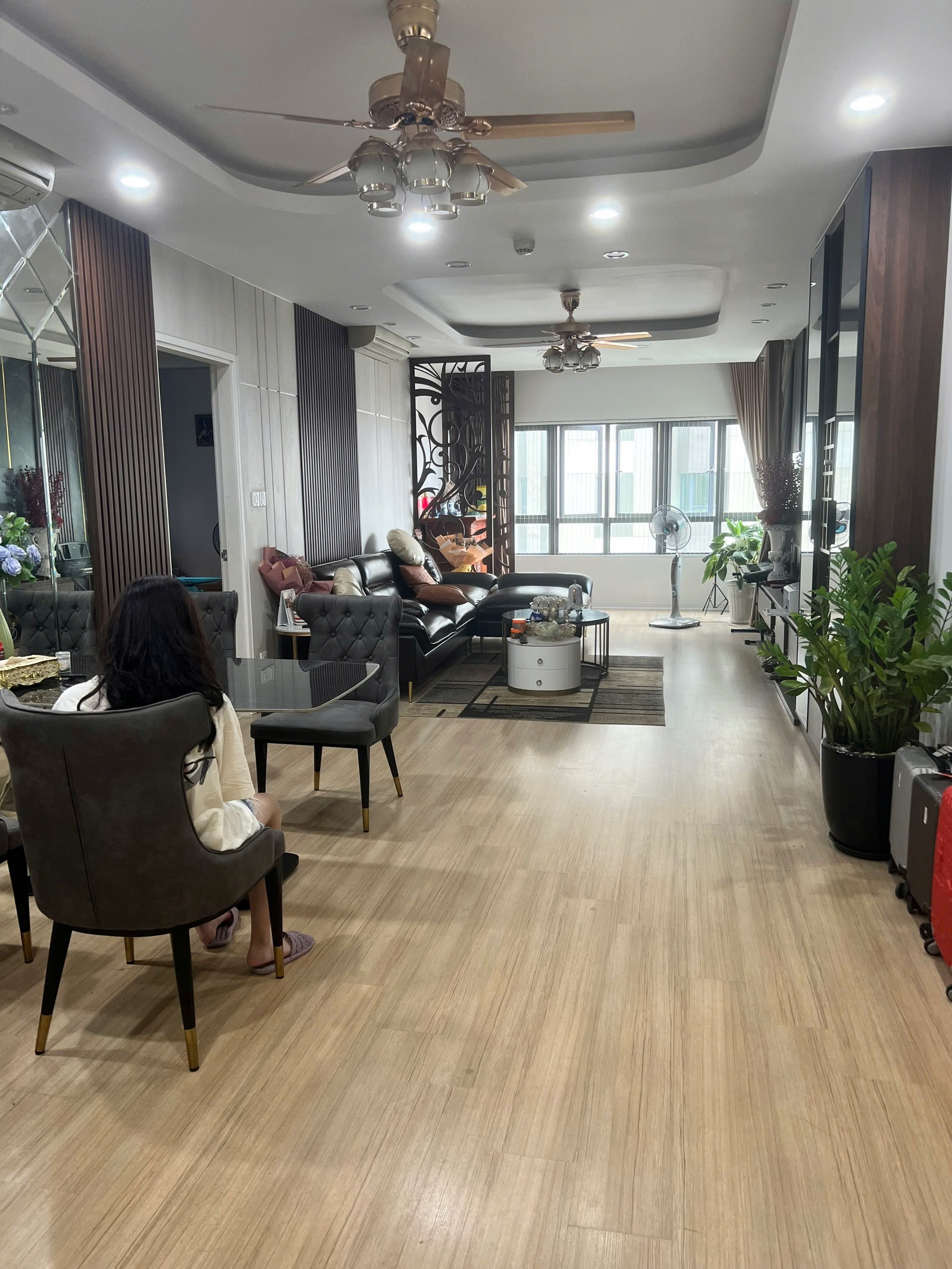 Cần bán gấp căn hộ 3 ngủ tại Mulberry Lane, giá 7 tỷ bao phí 3