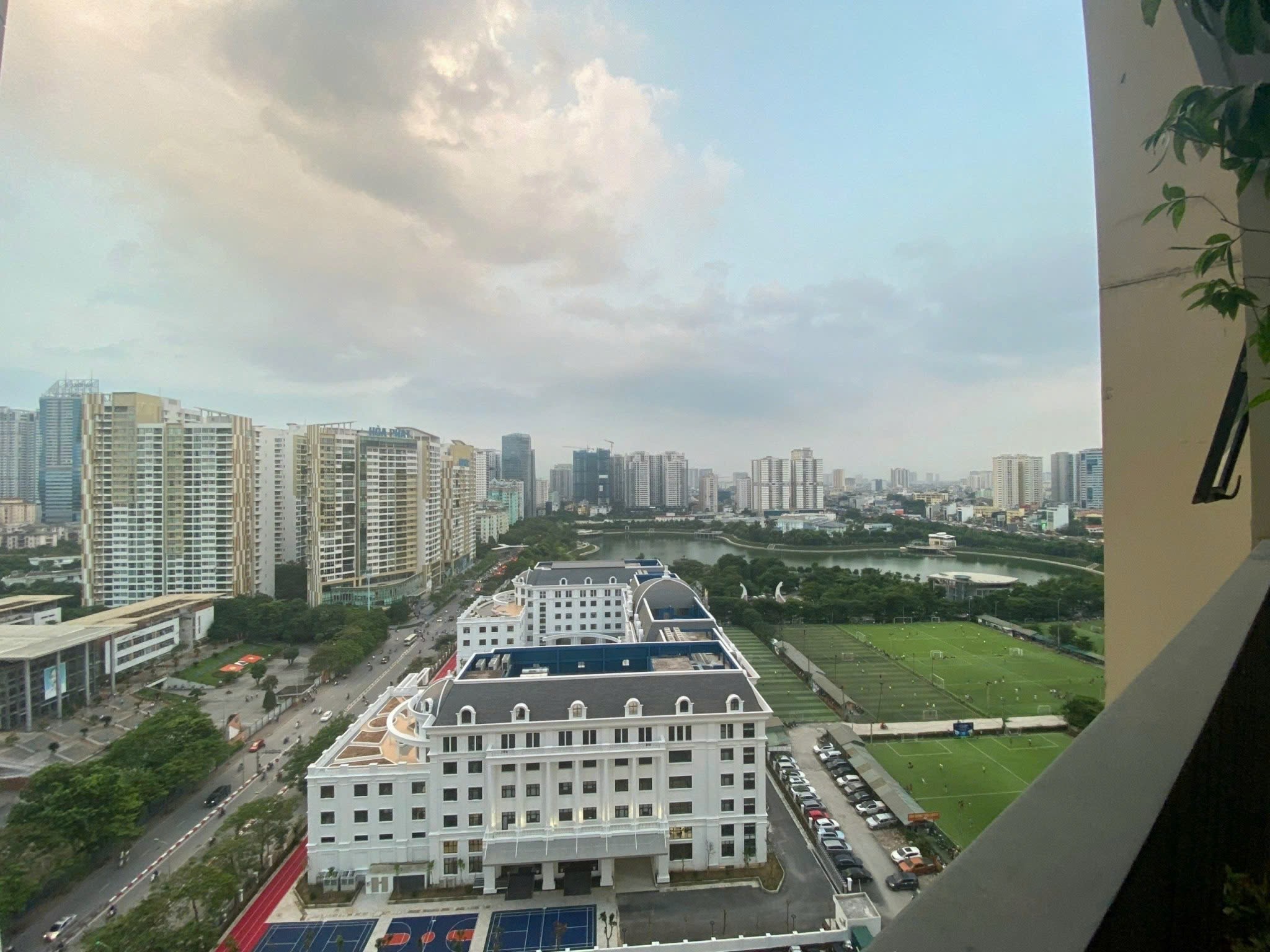 Chính chủ cần bán căn 2 ngủ VIEW HỒ tại tòa C6 Vinhomes D'capitale 2