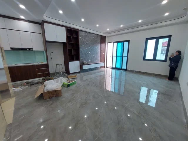 NHÀ ĐẸP- Ở LUÔN PHỐ ĐÀM QUANG TRUNG- LONG BIÊN,50M2,6 TẦNG,MT 5M, 9.5 TỶ. Ô TÔ QUA. 5