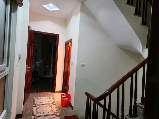 Bán nhà phố Ngọc Thụy, 45m2, 4 Tầng, mt 3.8m, 6.4 tỷ.Nhà mới đẹp đầy đủ nội thất. 5