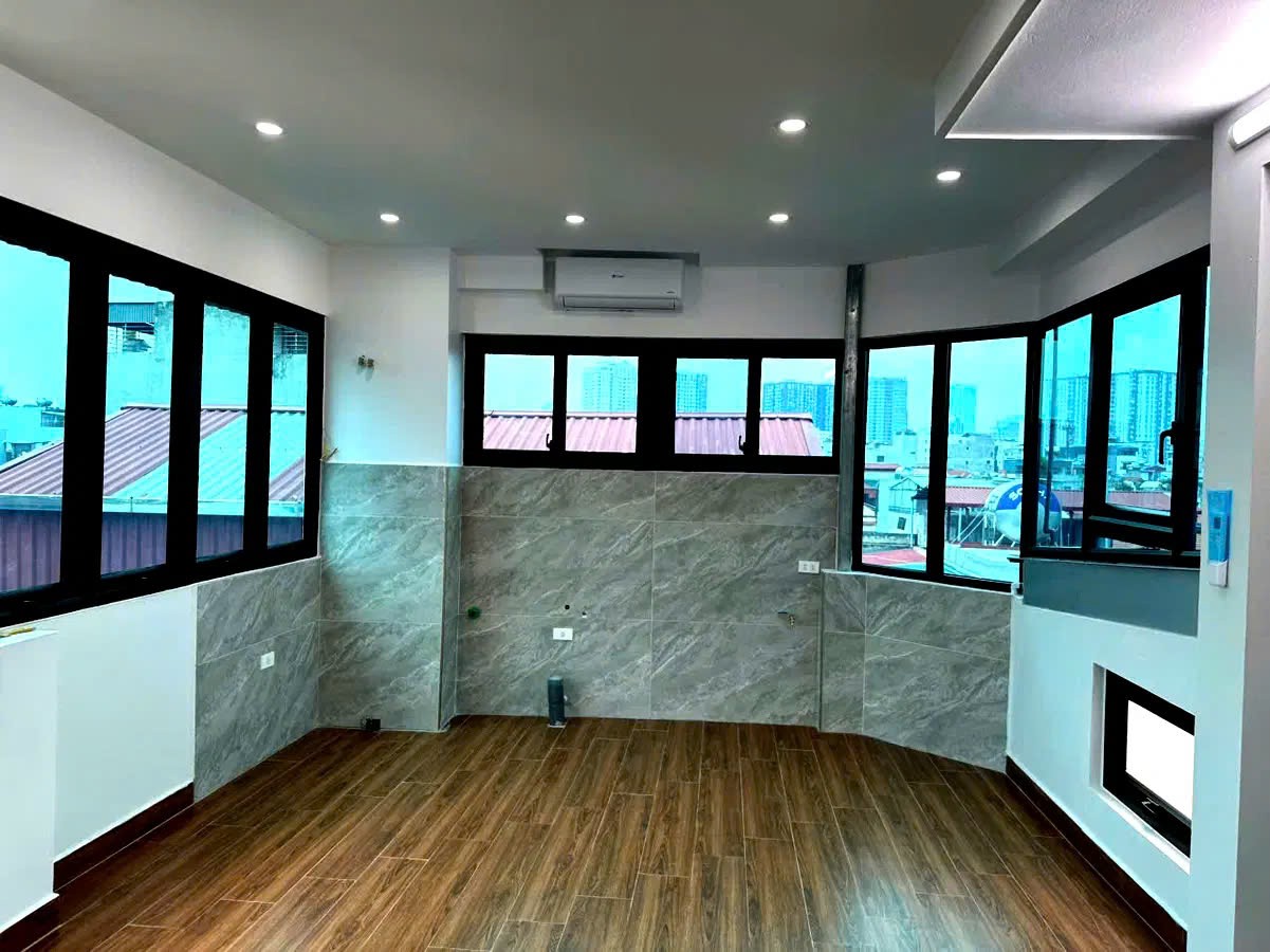 BÁN NHÀ RIÊNG 6 TẦNG, THANG MÁY, 42M2,6 TẦNG, MT 6.4M, 9,9 TỶ.THỊNH  QUANG - LONG BIÊN. 3