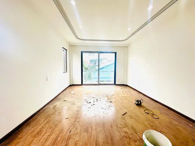 NHÀ MỚI- Ô TÔ ĐỖ CỬA PHỐ ĐÀM QUANG TRUNG- LONG BIÊN, 50M2,7 TẦNG, MT 4.5M, 9.9 TỶ. 3