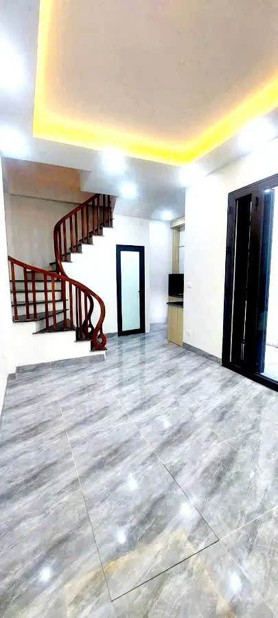 NHÀ MỚI- Ở LUÔN PHỐ ĐÀM QUANG TRUNG- LONG BIÊN,45M2,5 TẦNG, 5.6 TỶ. 5