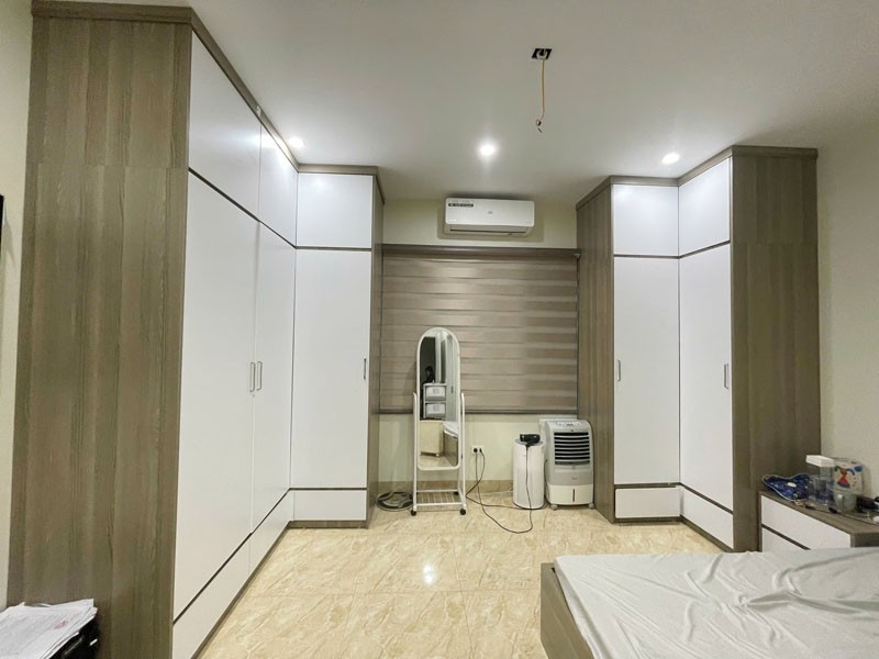 Chuyển sang liền kề bán lại 32m2 nhà 4,5 tầng ngõ 399 Ngọc Lâm. Ô tô đỗ cửa, thang máy 3