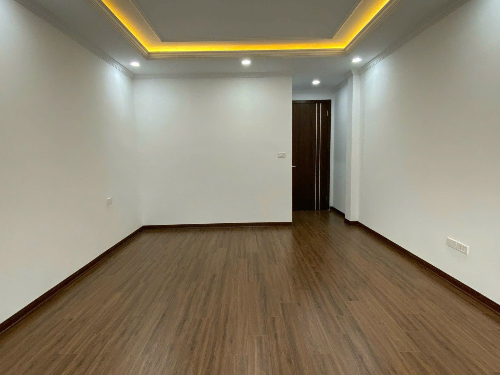 Cần bán Nhà mặt tiền đường Khương Đình, Phường Khương Đình, Diện tích 40m², Giá 9 Tỷ 5