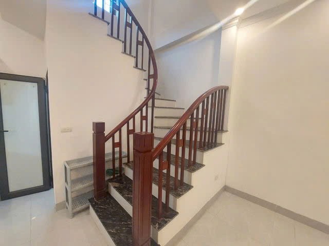 TÔI CẦN BÁN GẤP CĂN NHÀ PHỐ PHÚC LỢI-LONG BIÊN,32M2,5 TẦNG,MẶT TIỀN 4.6M, 4.6 TỶ. 3