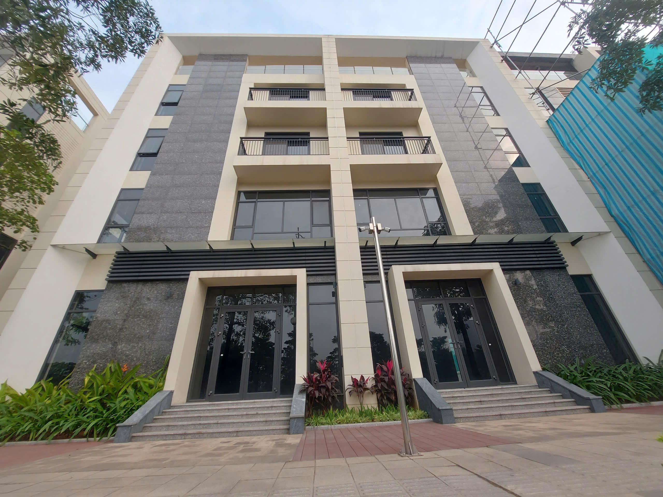 Cho thuê Shophouse StarLake, Ngoại Giao Đoàn, 120m2 x 5 tầng, MT 9m 5