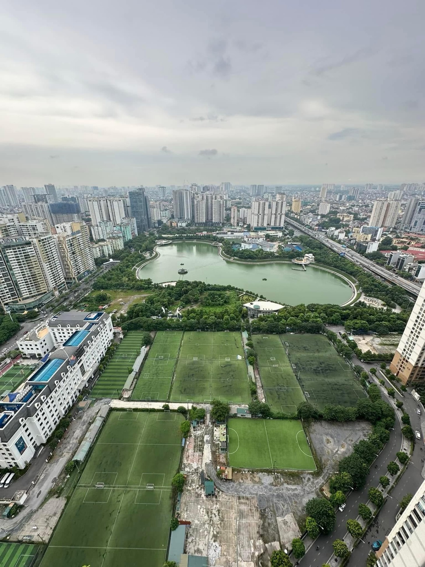 Bán căn hộ Vinhomes D'Capitale 3PN VIEW HỒ chỉ 13.x tỷ 2