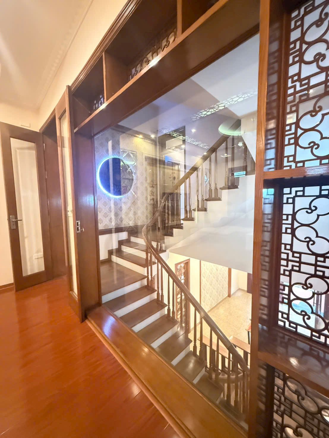 Bán căn nhà 4 tầng mặt đường đôi KĐT phía Tây, TP HD, 67.5m2, mt 4.5m, 4 ngủ, chỉ 5.x tỷ 4