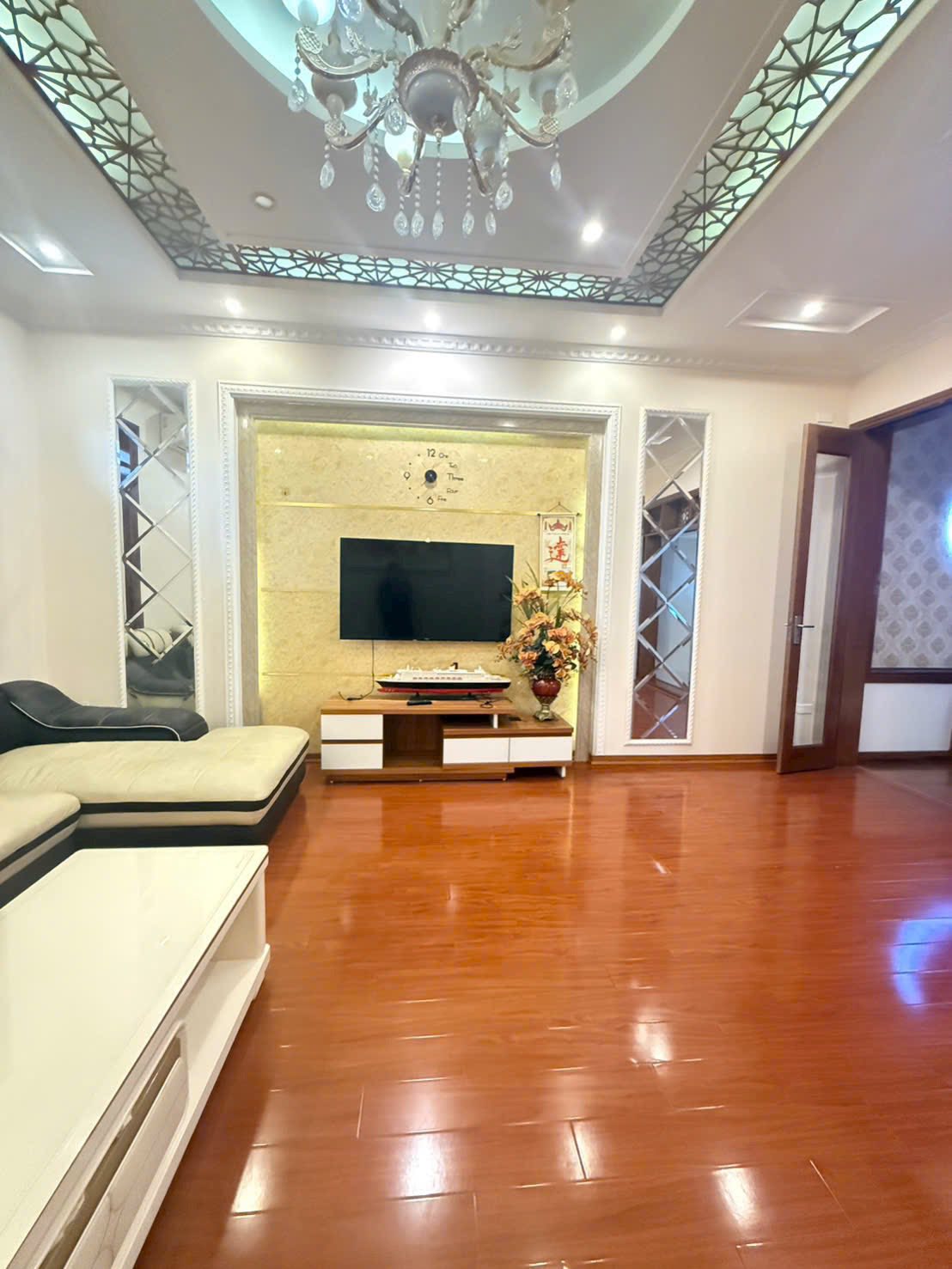 Bán căn nhà 4 tầng mặt đường đôi KĐT phía Tây, TP HD, 67.5m2, mt 4.5m, 4 ngủ, chỉ 5.x tỷ 5