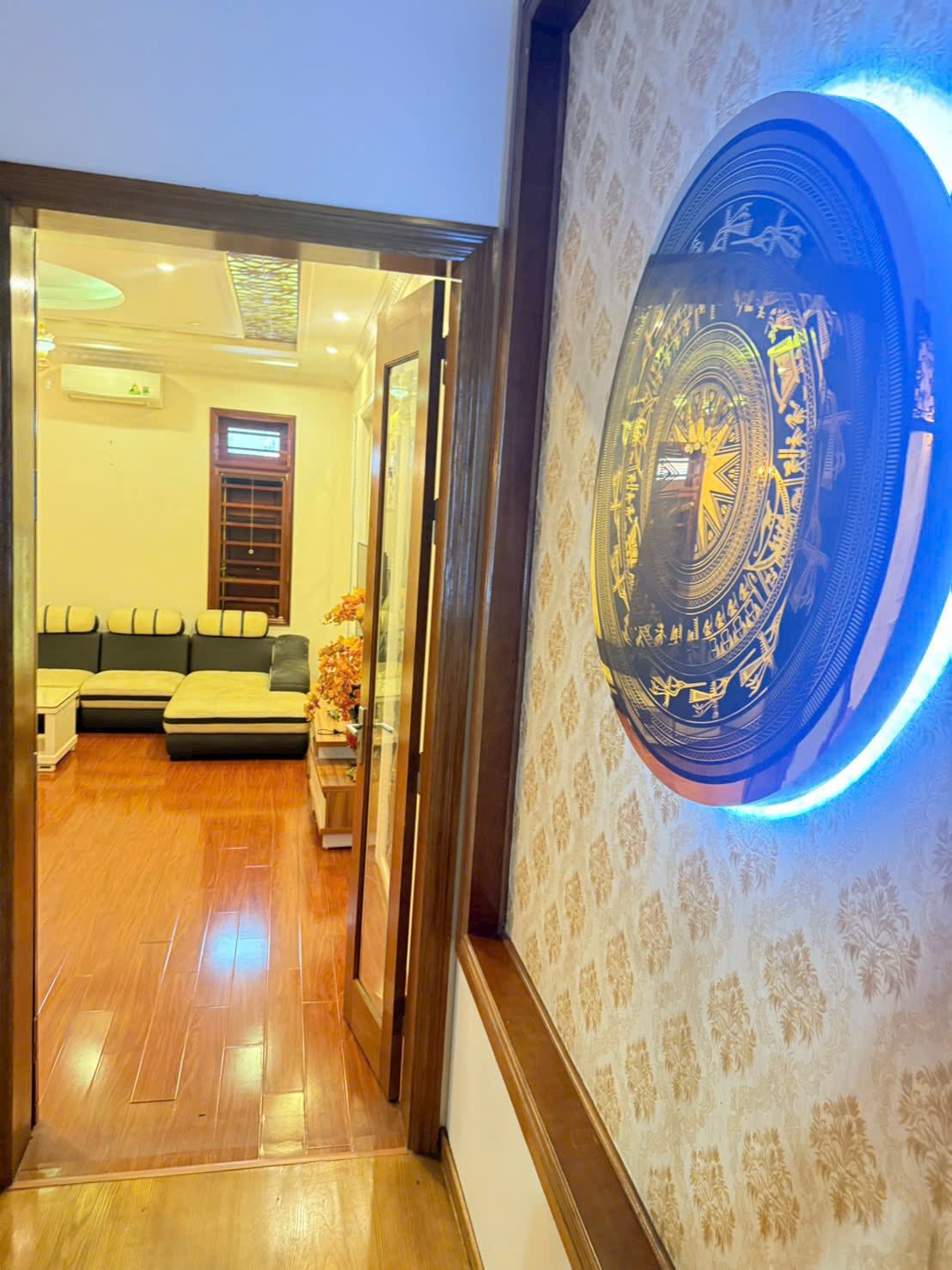 Bán căn nhà 4 tầng mặt đường đôi KĐT phía Tây, TP HD, 67.5m2, mt 4.5m, 4 ngủ, chỉ 5.x tỷ 6