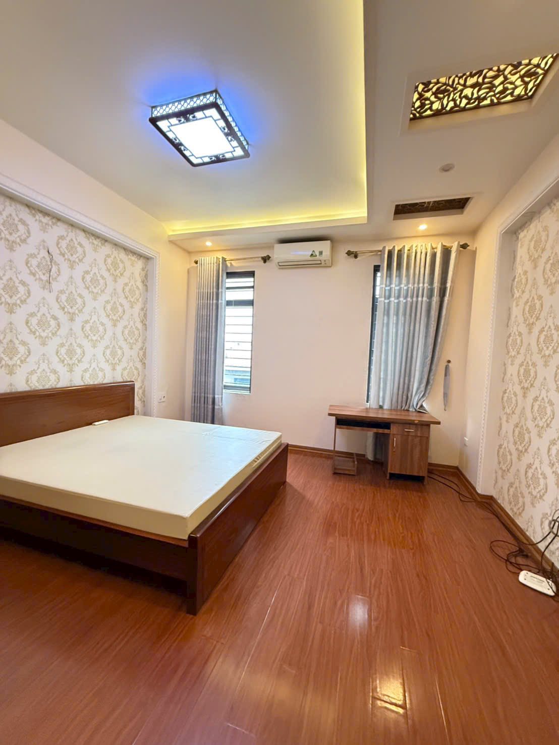 Bán căn nhà 4 tầng mặt đường đôi KĐT phía Tây, TP HD, 67.5m2, mt 4.5m, 4 ngủ, chỉ 5.x tỷ 9