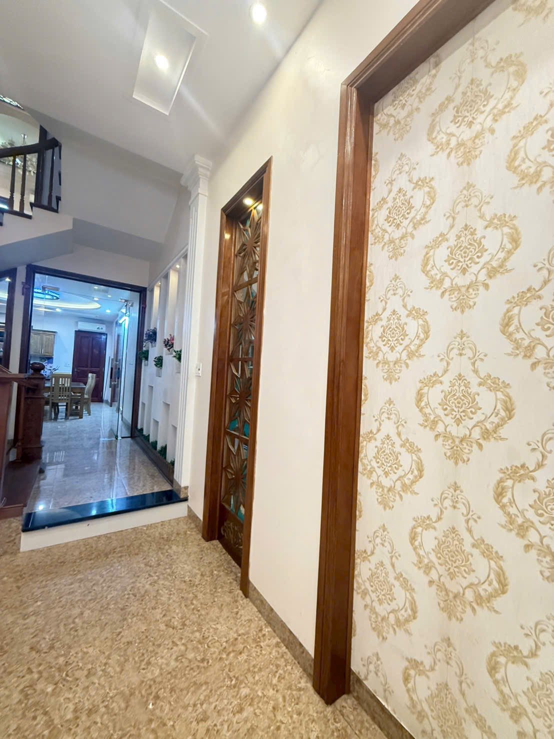 Bán căn nhà 4 tầng mặt đường đôi KĐT phía Tây, TP HD, 67.5m2, mt 4.5m, 4 ngủ, chỉ 5.x tỷ 10