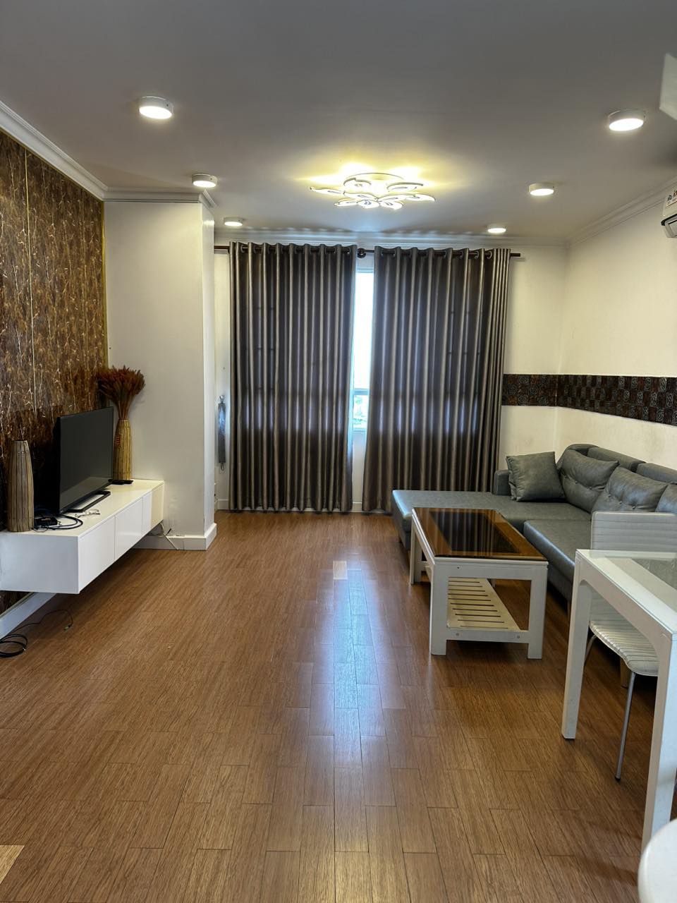 Cần cho thuê gấp căn hộ Phúc Thịnh Quận 5, Dt : 74 m2, 2PN, 1WC,  Giá : 10 tr/th,