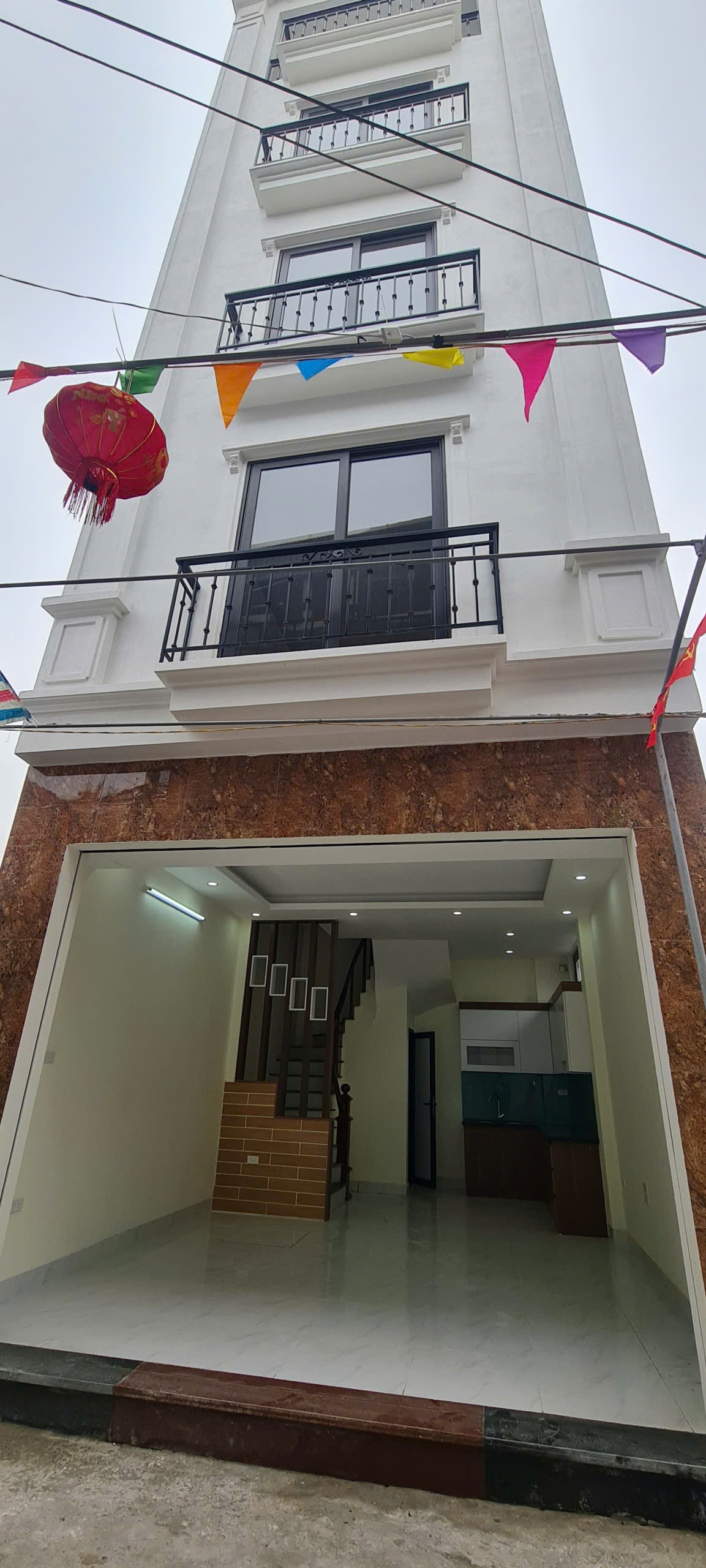 Cho thuê nhà nguyên căn Tân Lập Đan Phượng. Nhà lô góc 5 tầng 3 phòng ngủ. Đường Ôtô tránh 2