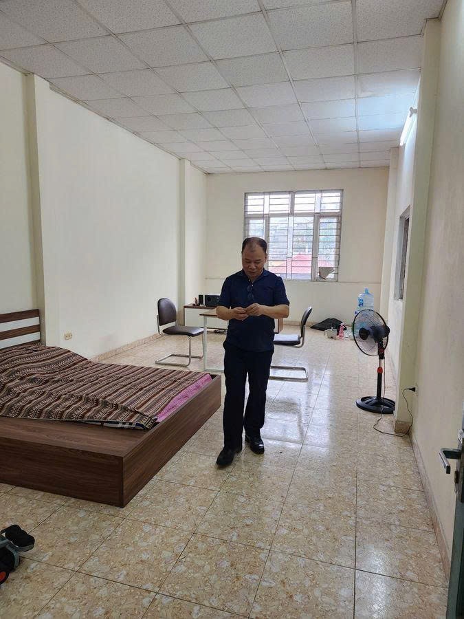 Hiếm nhà 4 tầng mặt phố Chiến Thắng, 64m2, mặt tiền rộng 4.1m, 2 mặt đường ô tô trước -sau, kinh do