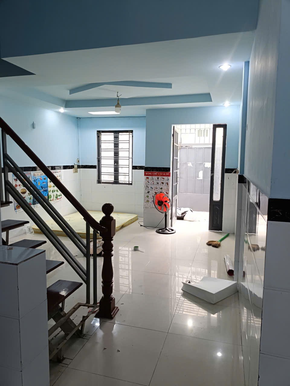 Cho thue nhà nguyên căn hẻm xe hơi liền kề vạn phúc city, 5m x 16m trêt 1 lầu 3pn, giá 9tr