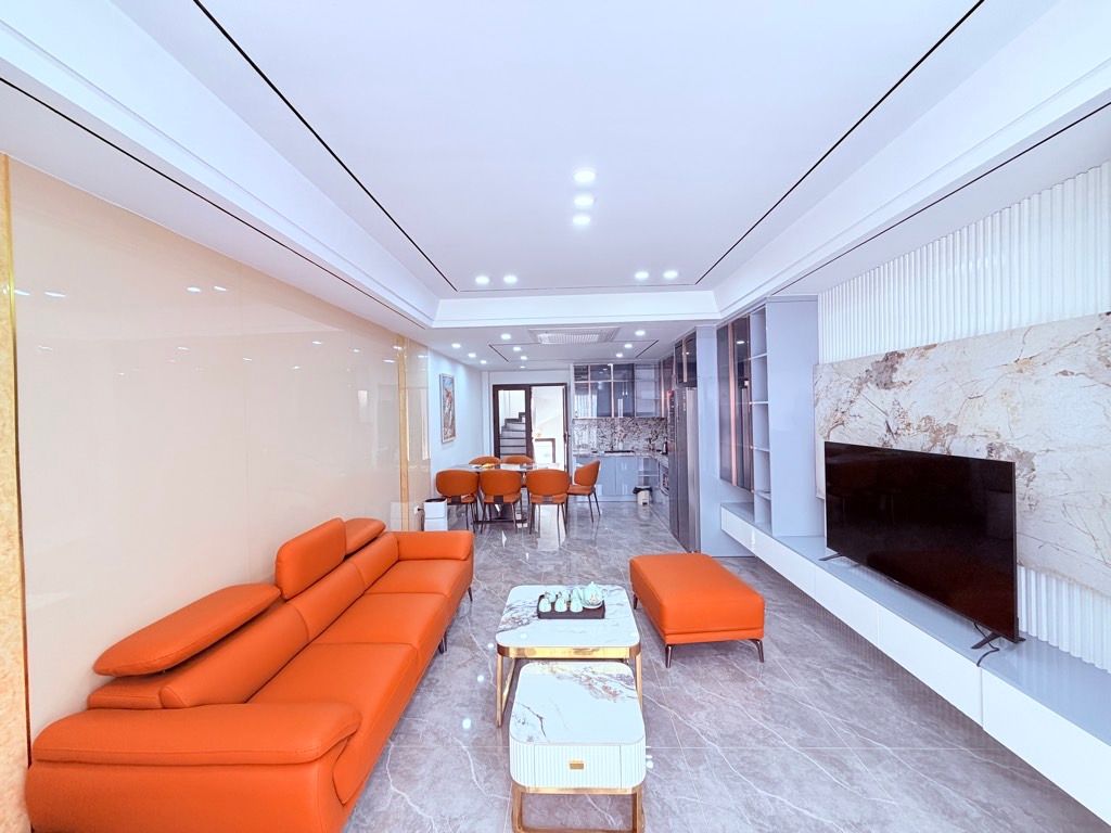 bán nhà mặt ngõ phố Trạm 56m x 7T gara kinh doanh oto thông, ở luôn. 2