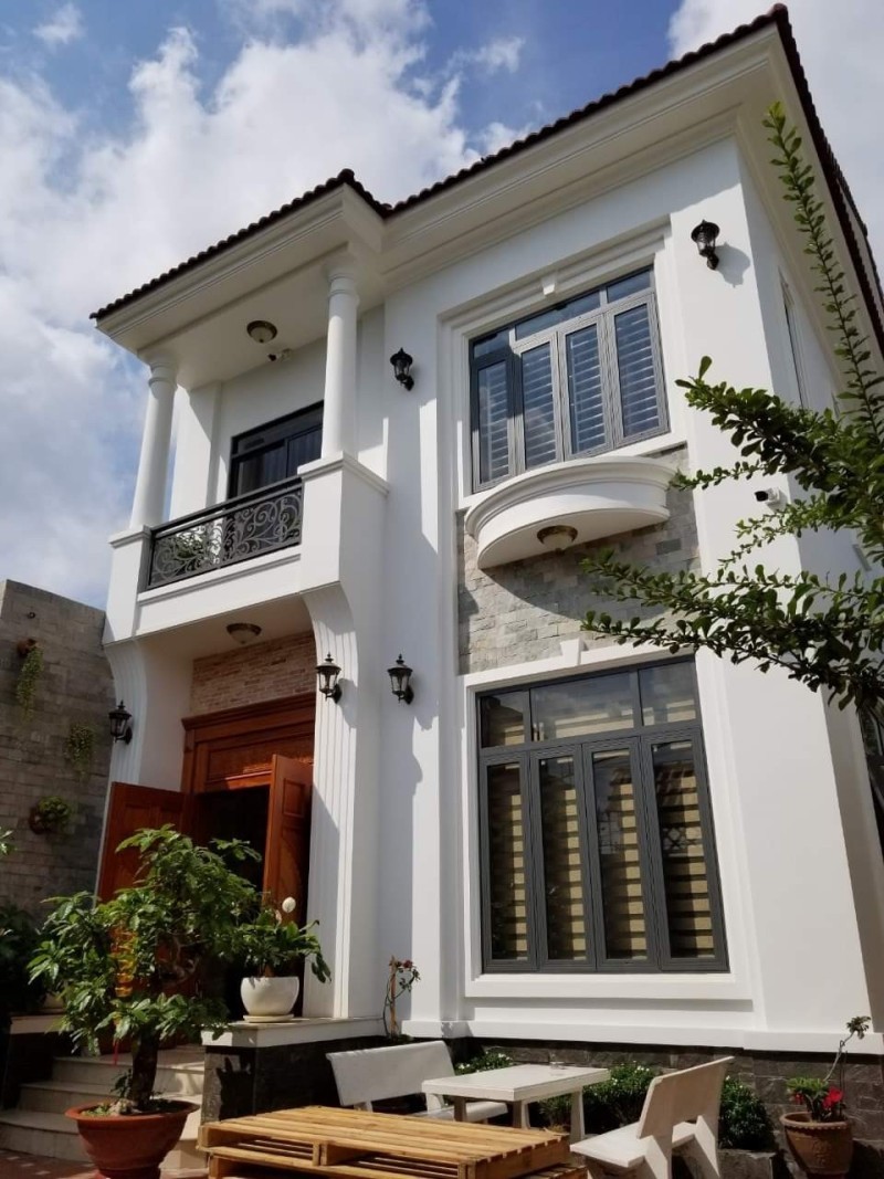 Bán nhà đường số 35, Hiệp Bình Chánh, Thủ Đức, TP HCM. DT 240m2, 3 tầng, 4PN, SHR. Giá 18.9 tỷ.