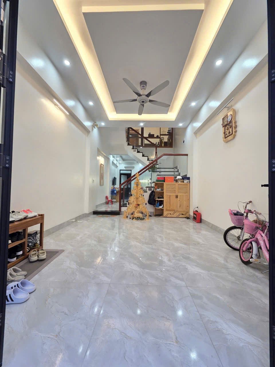 Bán nhà 3 tầng ngõ phố phường Hải Tân, TP Hải Dương, 57.3m2, mt 4m, 4 ngủ, đường oto 2