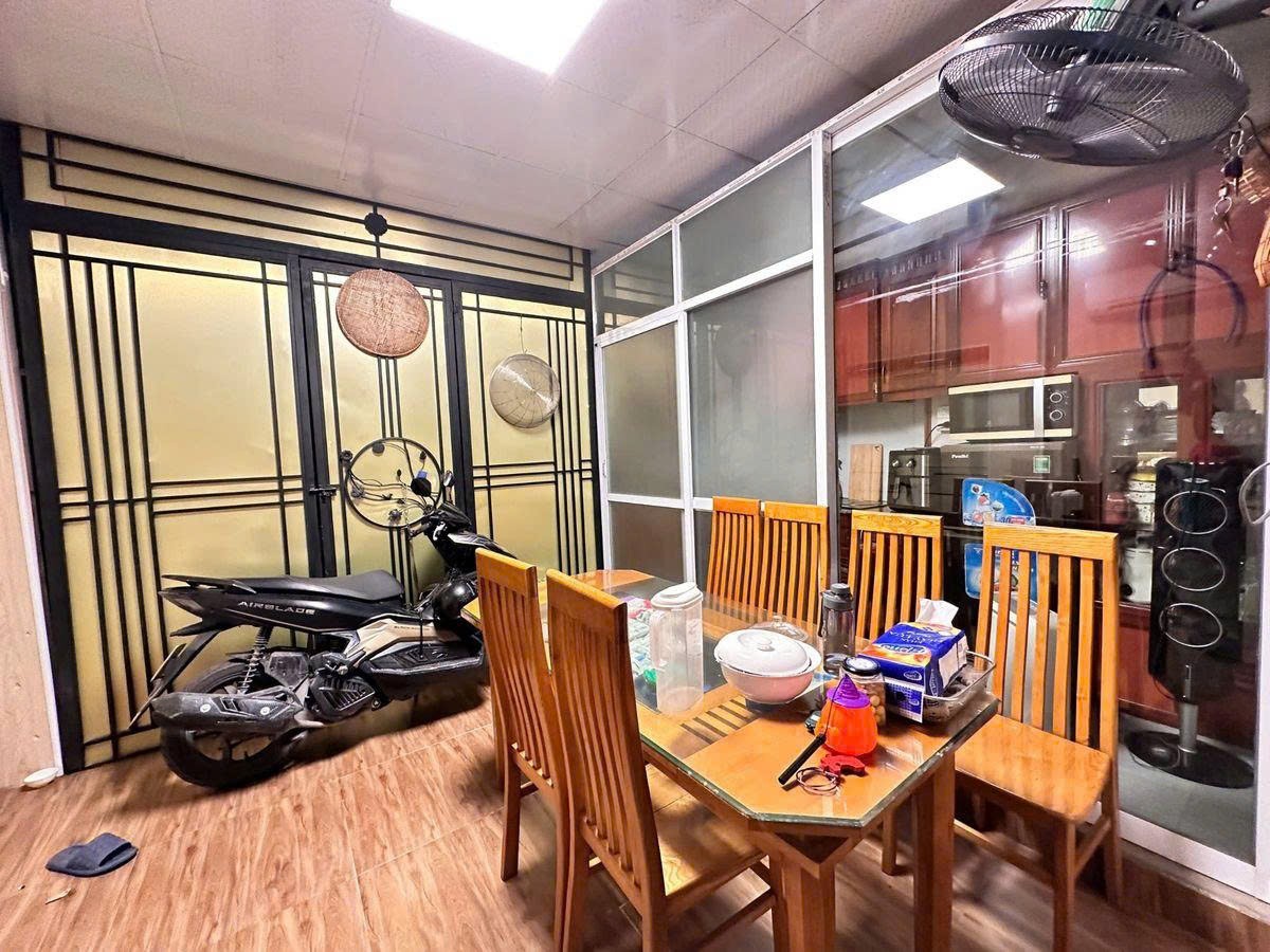 Bán nhà đẹp 3 tầng mặt phố Chiến Thắng, 69m2, mặt tiền rộng 4,3m, lô góc, kinh doanh sầm uất, 2