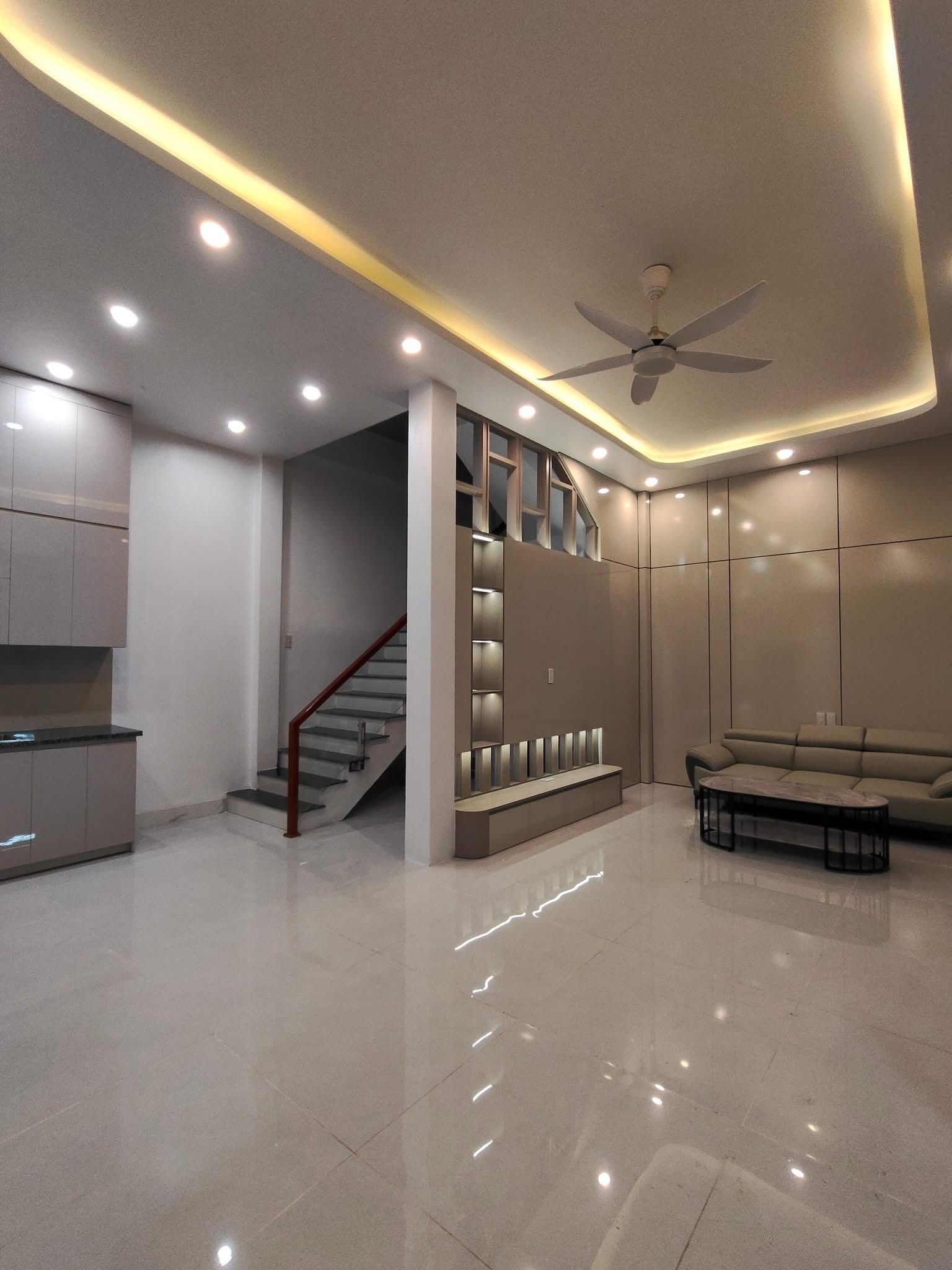 NHÀ MẶT PHỐ HÀN GIANG - CHÍNH CHỦ!!! Chính chủ cần bán căn nhà 3 tầng mặt phố Hàn Giang, phường Qua 3