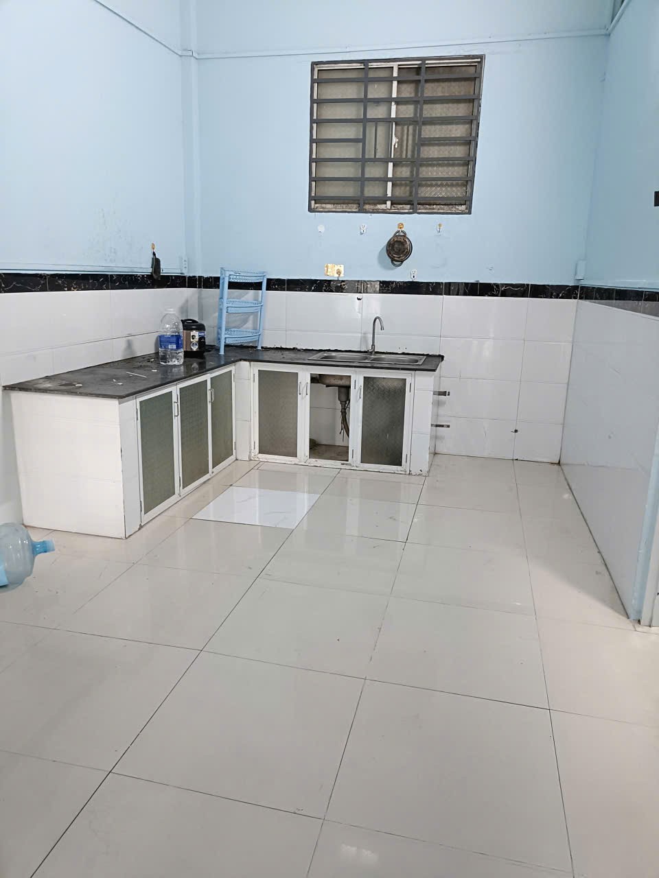 Cho thue nhà nguyên căn hẻm xe hơi liền kề vạn phúc city, 5m x 16m trêt 1 lầu 3pn, giá 9tr 2