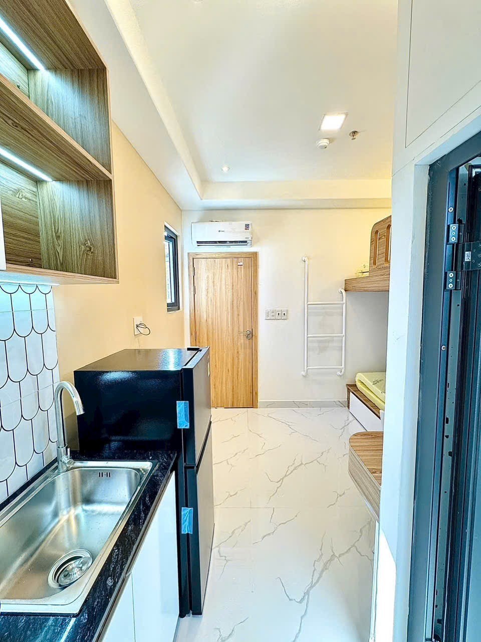 CHDV 6 TẦNG 40 PHÒNG + THANG MÁY & CÓ HẦM - ĐANG CHO THUÊ KHOÁN 2 TỶ/NĂM 4