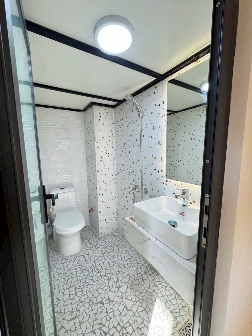 CHDV 6 TẦNG 40 PHÒNG + THANG MÁY & CÓ HẦM - ĐANG CHO THUÊ KHOÁN 2 TỶ/NĂM 3