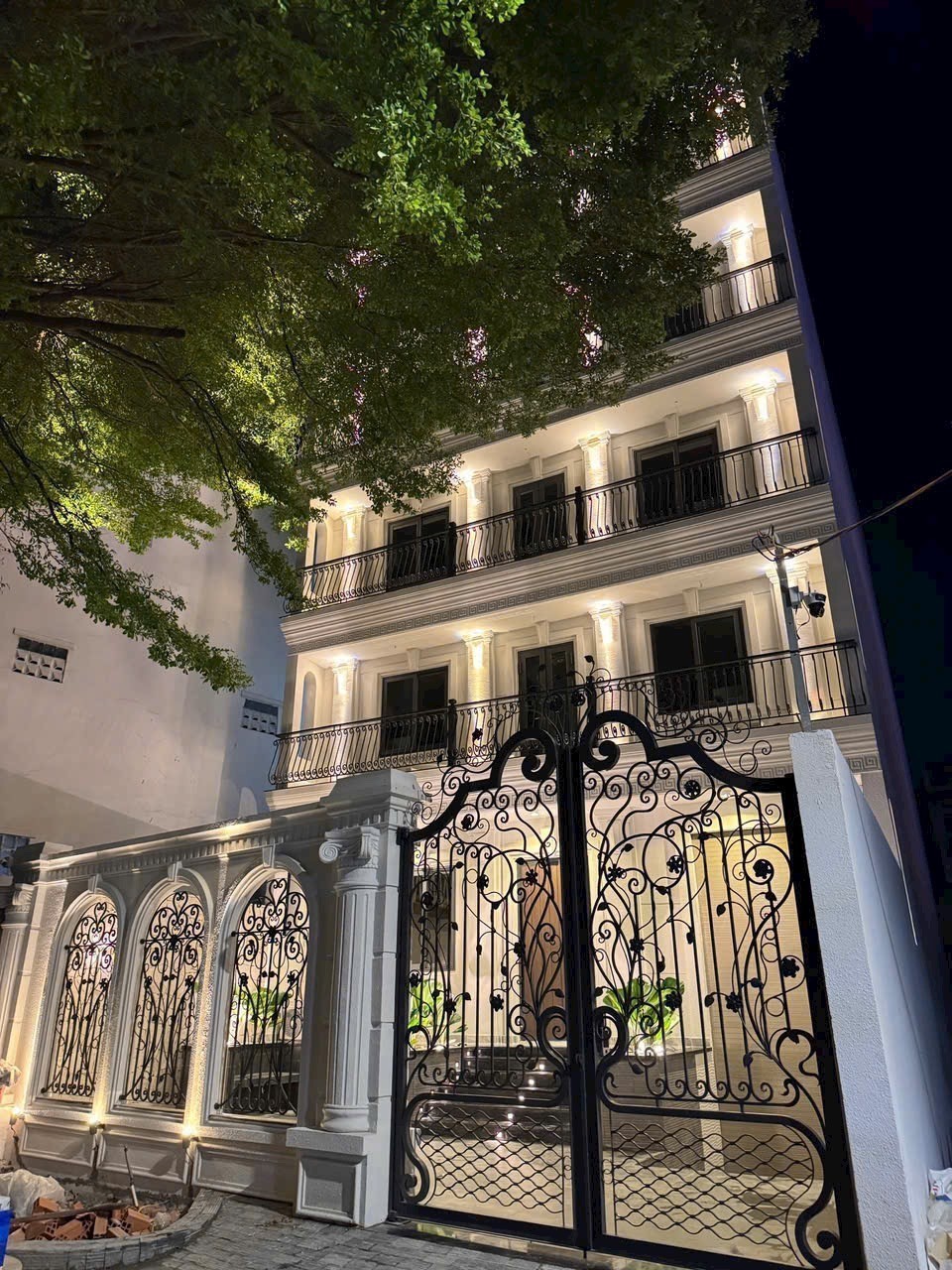 CHDV 6 TẦNG 40 PHÒNG + THANG MÁY & CÓ HẦM - ĐANG CHO THUÊ KHOÁN 2 TỶ/NĂM