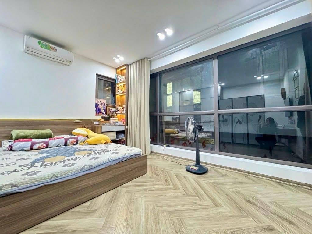 nhà đẹp Ngọc Lâm, gara, 7 tầng thang máy, mặt tiền 9m, ngõ nông, gần ôtô tránh 3