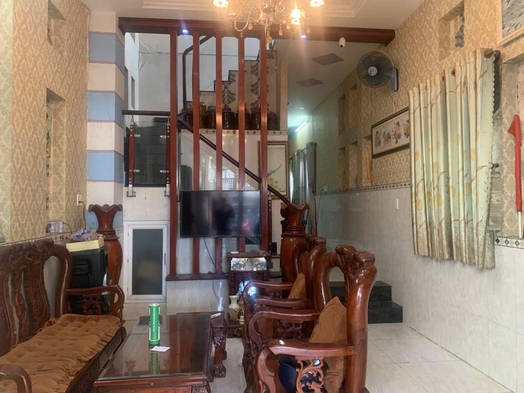 Bán nhà 4 tầng 5PN Quốc lộ 1K, 180m2, giá chỉ 6.6 tỷ, Như: 0949213943