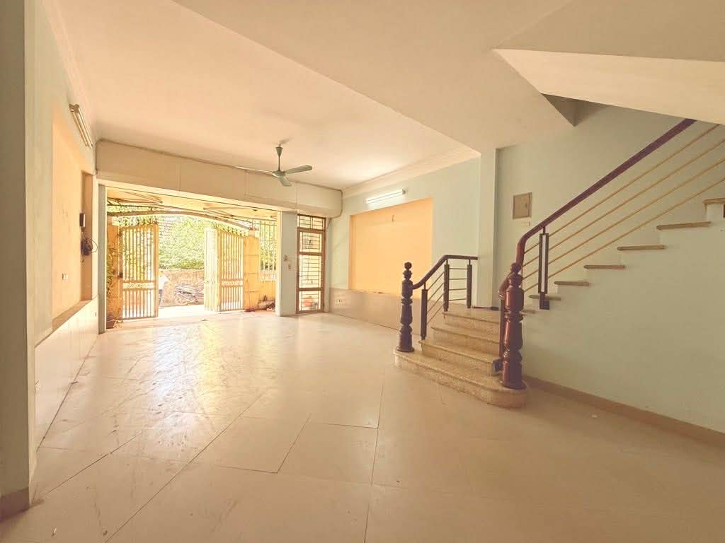 bán nhà Ngọc Thuỵ, ôtô tránh, gần đường Hồng Tiến kéo dài, sát chợ- TĐC Ngọc Thuỵ 3