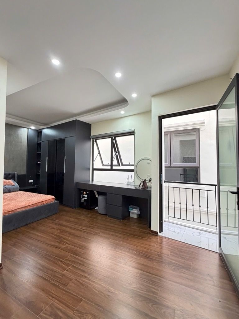 Hiếm ! hơn 9 tỷ nhà mới ngõ 239 Bồ Đề full nội thất 35m x 6T thang máy ở luôn. 3