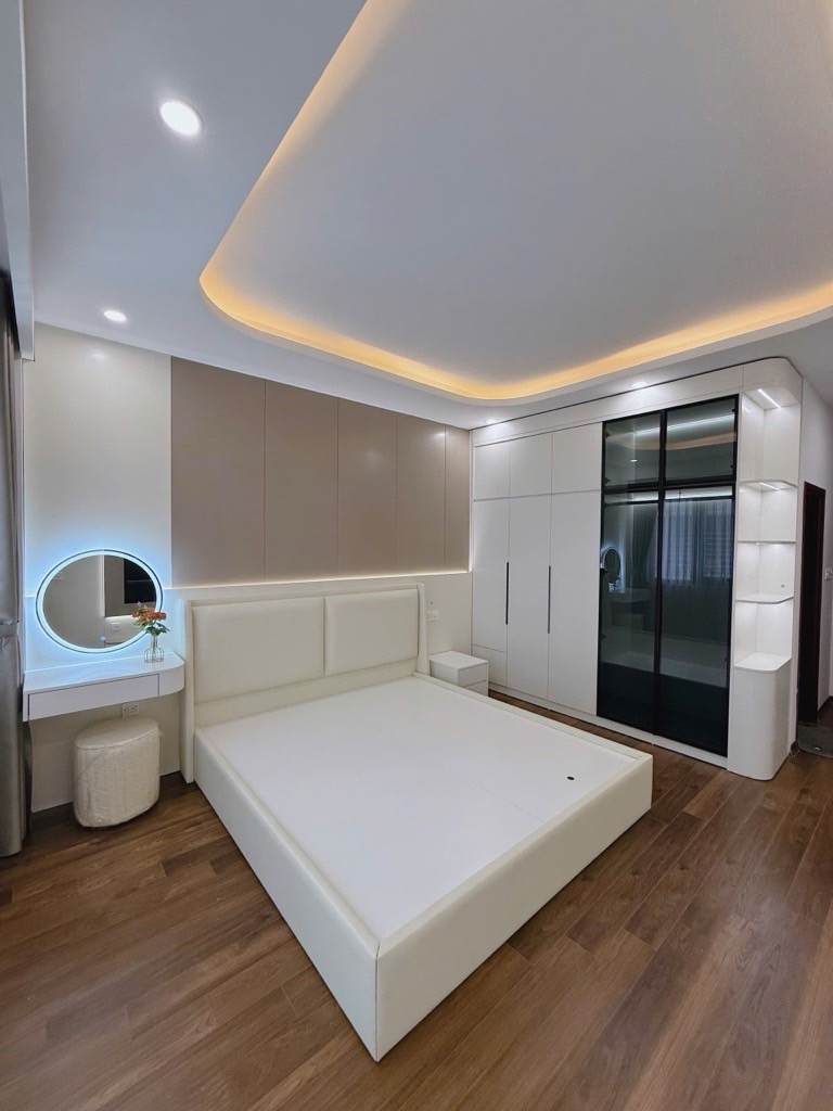 Bán nhà Ngọc Thuỵ 45m x 7T thang máy, gara oto tránh, giá 14t5 còn tl. 4