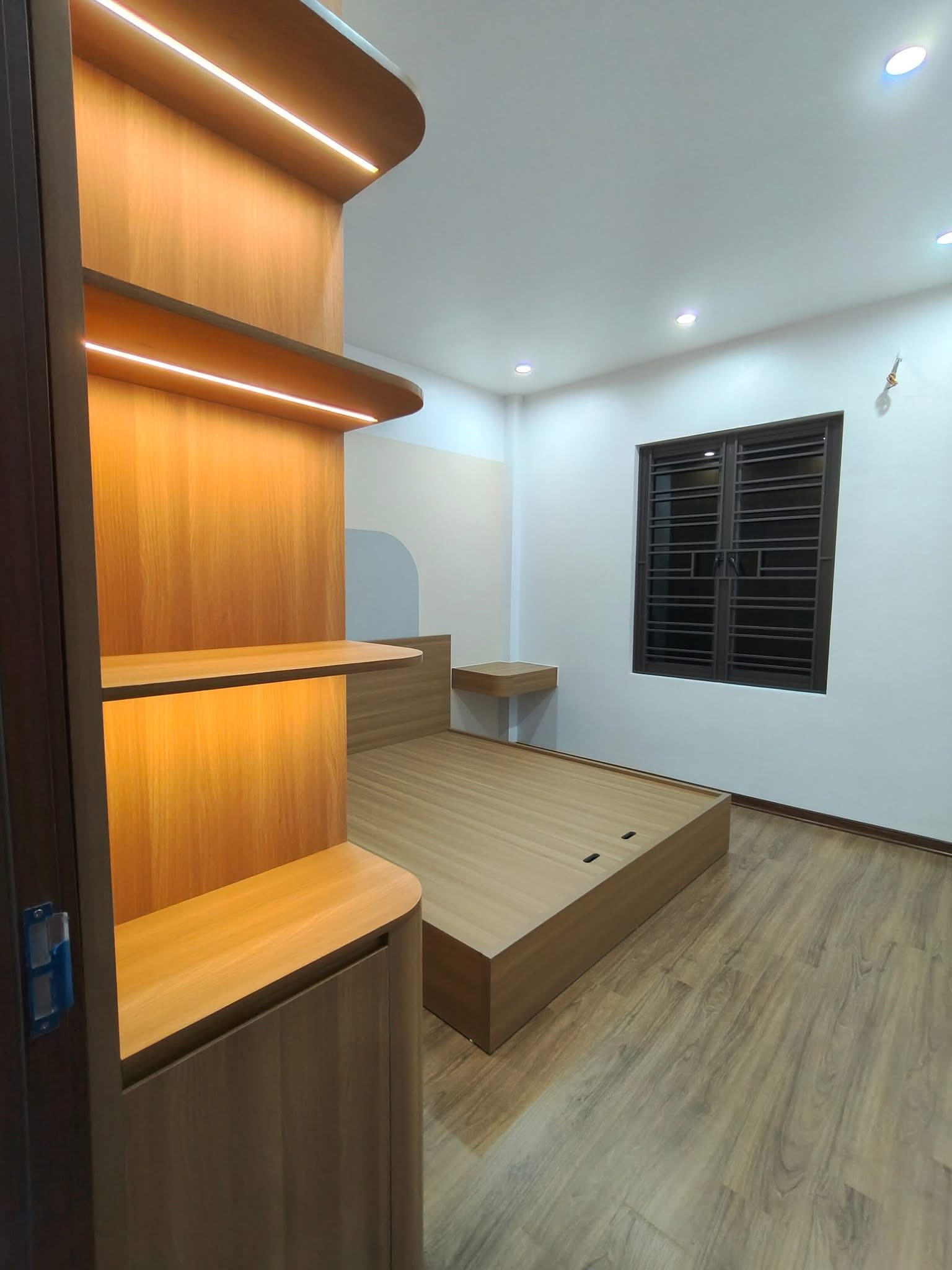 NHÀ MẶT PHỐ HÀN GIANG - CHÍNH CHỦ!!! Chính chủ cần bán căn nhà 3 tầng mặt phố Hàn Giang, phường Qua 4