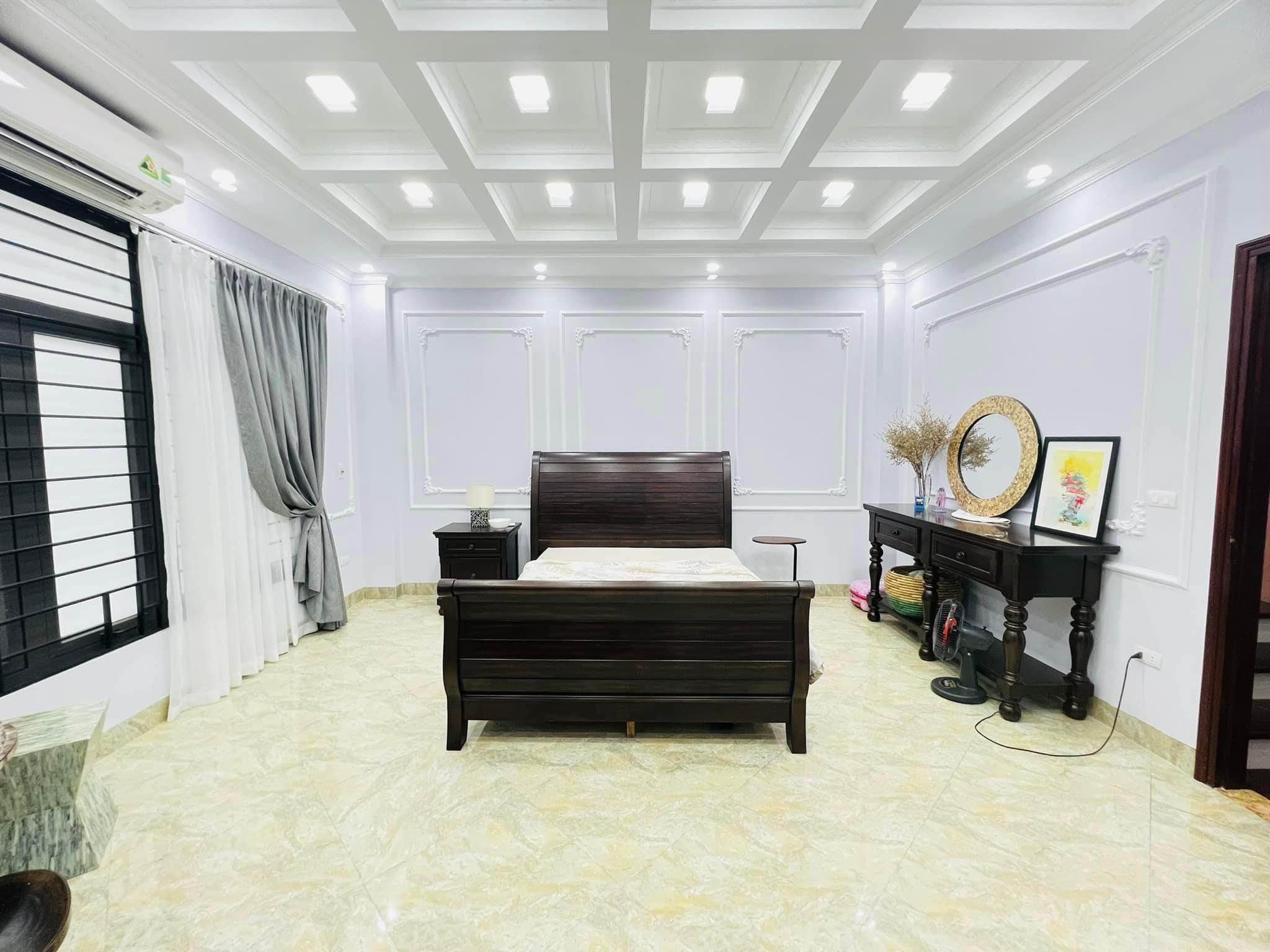 Bán nhà Đào Tấn, Ba Đình, dt 75m, 2 thoáng, ô tô đỗ cửa, gần phố, giá đầu tư. Giá 21 tỷ 4