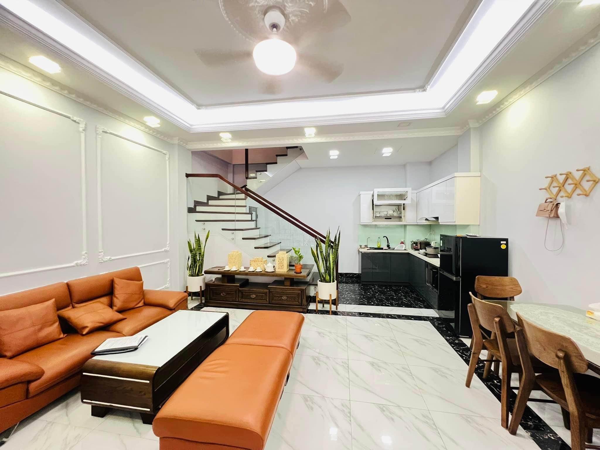 Bán nhà Đào Tấn, Ba Đình, dt 75m, 2 thoáng, ô tô đỗ cửa, gần phố, giá đầu tư. Giá 21 tỷ 2