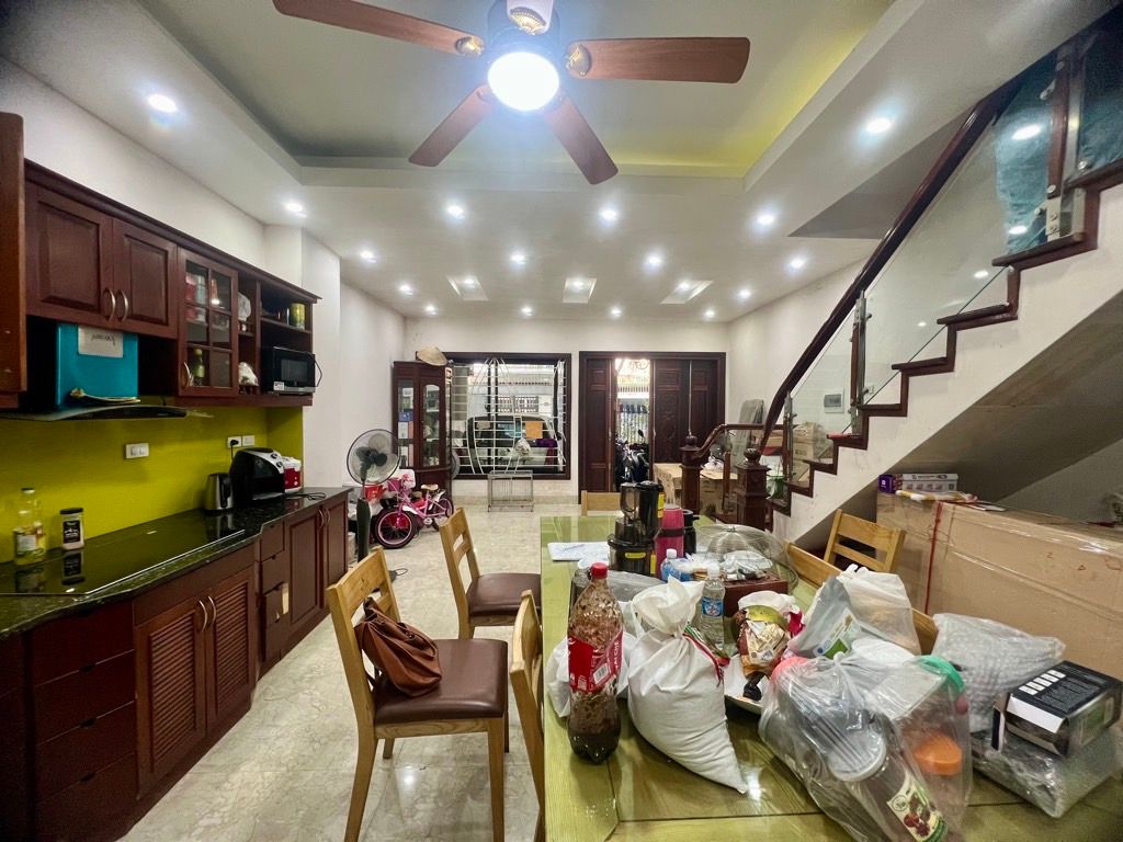 Cần bán Nhà mặt tiền đường Thịnh Liệt, Phường Thịnh Liệt, Diện tích 70m², Giá 24 Tỷ