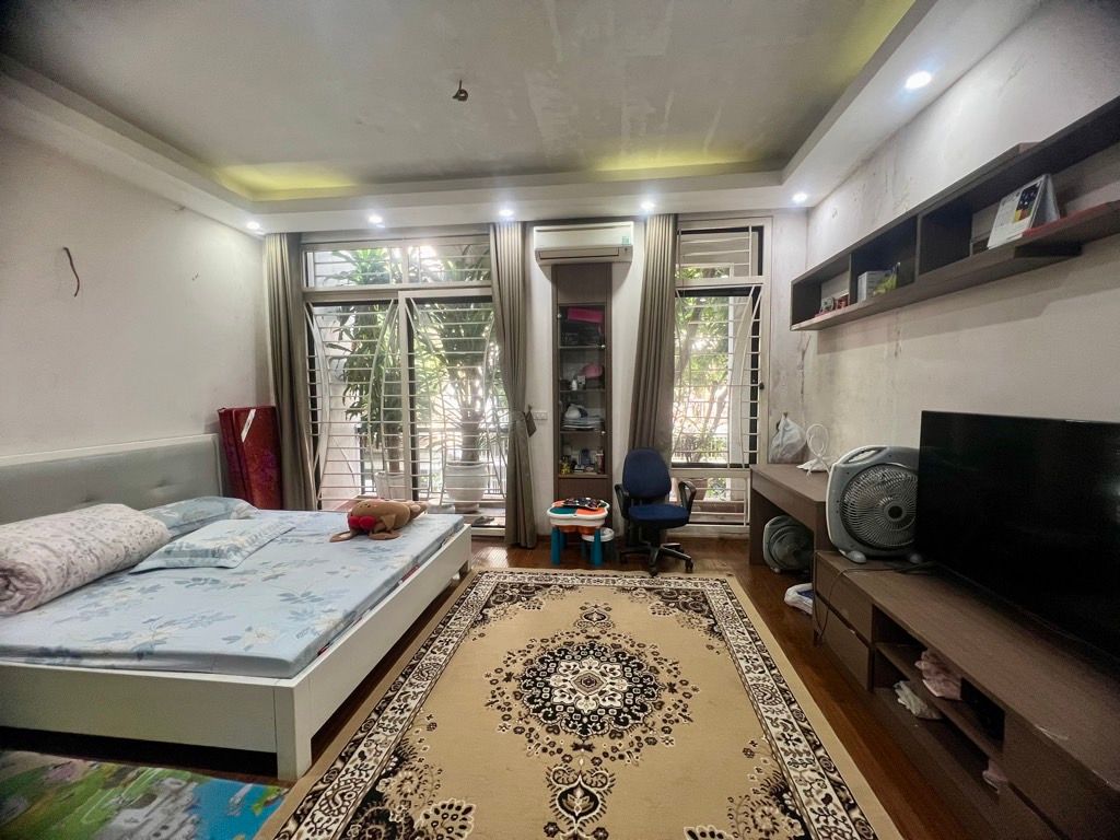 Cần bán Nhà mặt tiền đường Thịnh Liệt, Phường Thịnh Liệt, Diện tích 70m², Giá 24 Tỷ 4