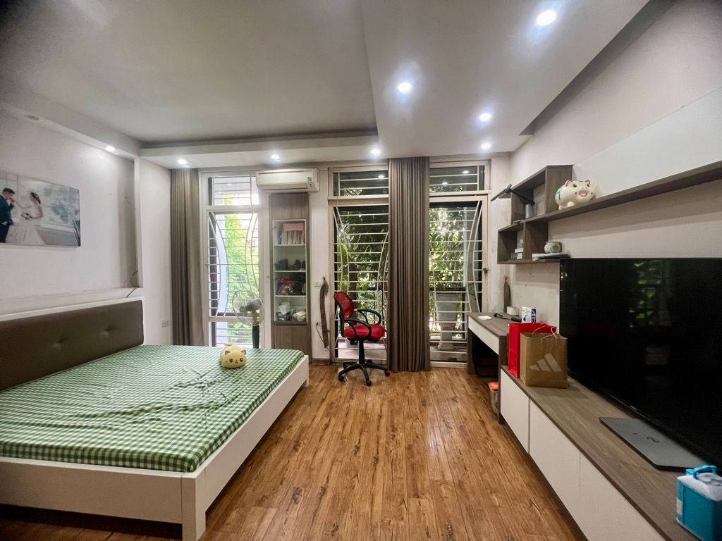 Cần bán Nhà mặt tiền đường Thịnh Liệt, Phường Thịnh Liệt, Diện tích 70m², Giá 24 Tỷ 5