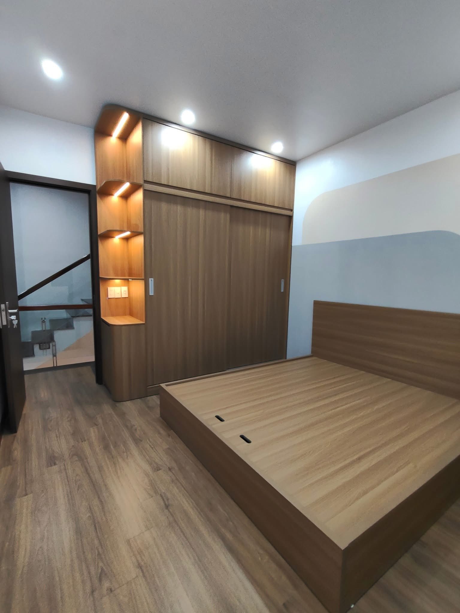 NHÀ MẶT PHỐ HÀN GIANG - CHÍNH CHỦ!!! Chính chủ cần bán căn nhà 3 tầng mặt phố Hàn Giang, phường Qua 5