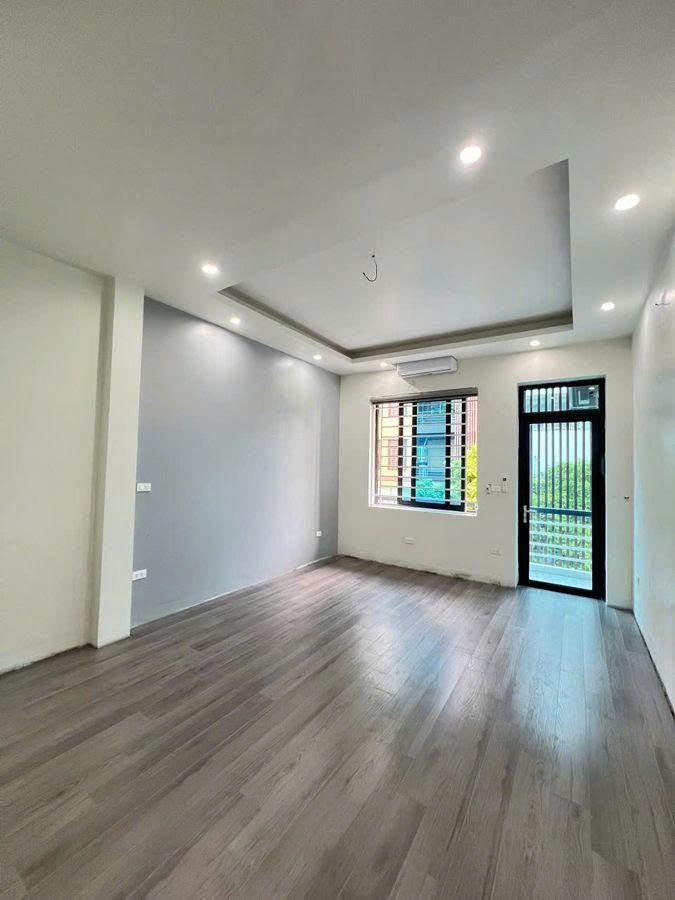 Hiếm nhà đẹp 5 tầng mặt phố Nguyễn Viết Xuân, 40m2, mặt tiền rộng 4m, thang máy, vị trí đẹp, kinh d 4