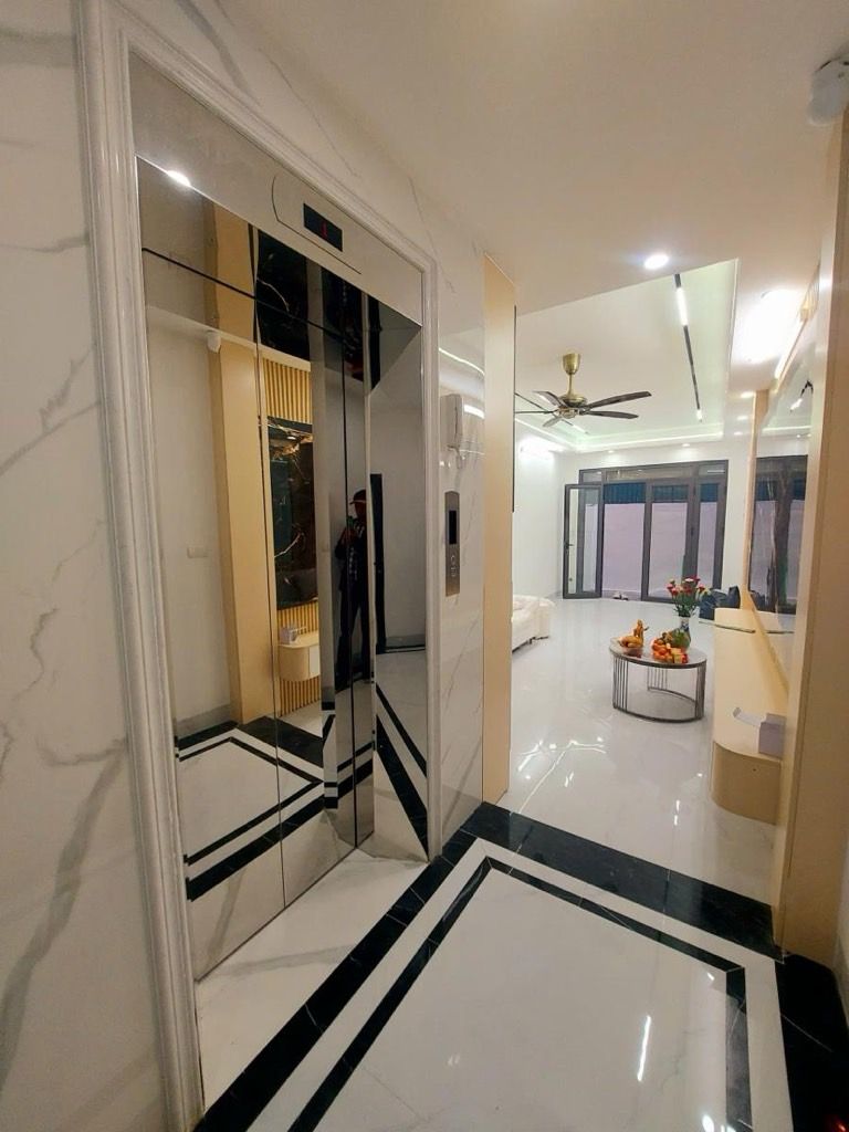 NHỈNH 12 TỶ SỞ HỮU NHÀ MỚI THANG MÁY GIÁP BÁT, 42M2 X 5 TẦNG 2