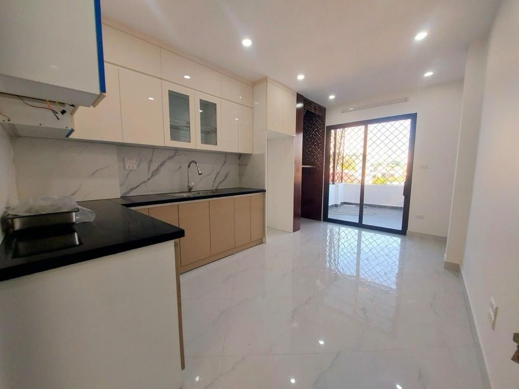 NHỈNH 12 TỶ SỞ HỮU NHÀ MỚI THANG MÁY GIÁP BÁT, 42M2 X 5 TẦNG 3