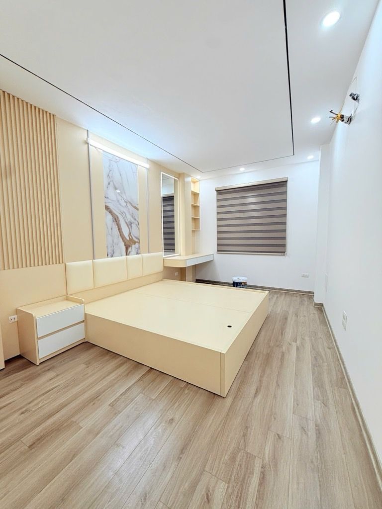 NHỈNH 12 TỶ SỞ HỮU NHÀ MỚI THANG MÁY GIÁP BÁT, 42M2 X 5 TẦNG 4