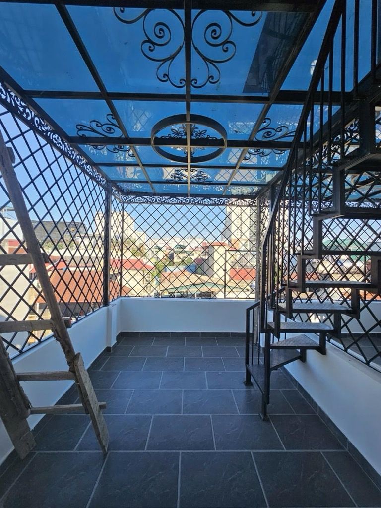 NHỈNH 12 TỶ SỞ HỮU NHÀ MỚI THANG MÁY GIÁP BÁT, 42M2 X 5 TẦNG 5